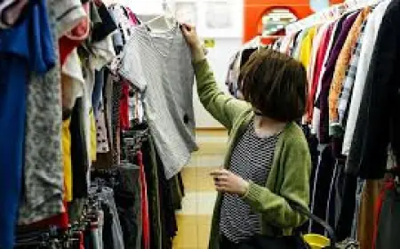 Те, чого не скажуть продавці секонд-хенду: як правильно прати речі і що не можна купувати