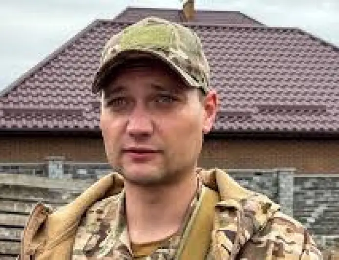 Повернувся з війни, а рідну хату продали шахраї. Як військовий уже в тилу намагається відвоювати власні сім соток землі