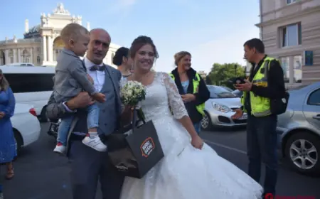 Спасла, теперь женись: в Одессе сыграли свадьбу девушка-медик и пострадавший в ДТП мотоциклист