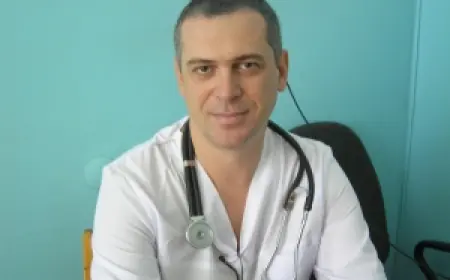 Его профессия - невролог