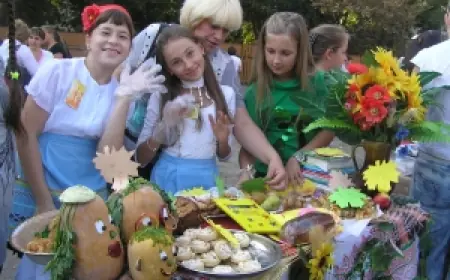 На ярмарку! На ярмарку! Спешите все сюда!