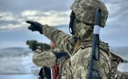 Ворог створює "кліщі" на півдні, але сил на два наступи у нього немає - Селезньов