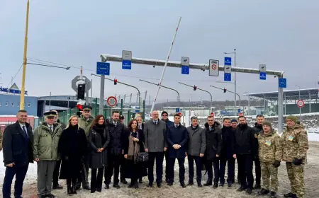 У Словаччину пішки.