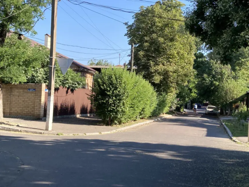 А ви гуляли вулицею Красивою?