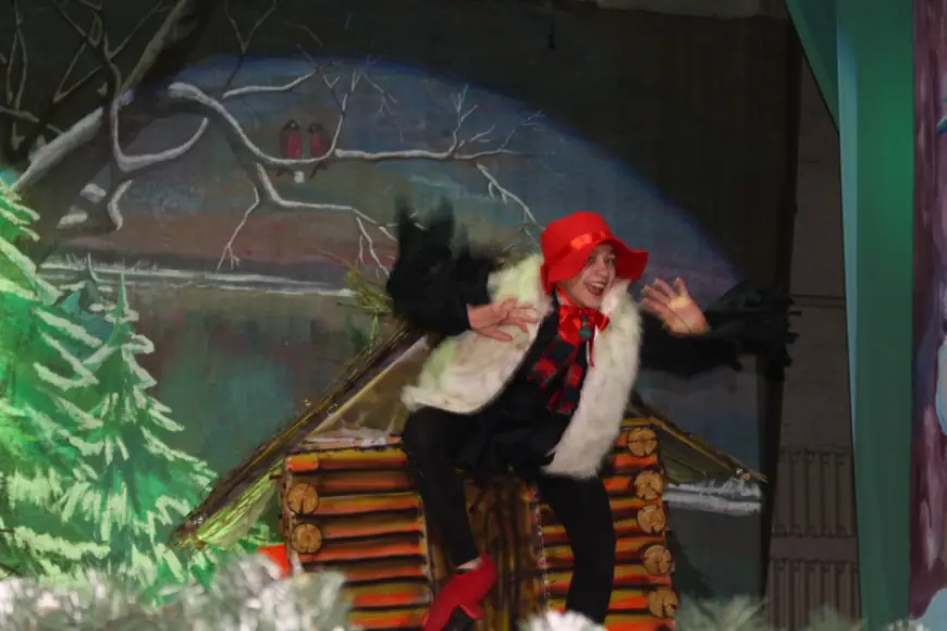 О проделках Бабы Яги и других невероятных приключения на сцене местного Дворца культуры