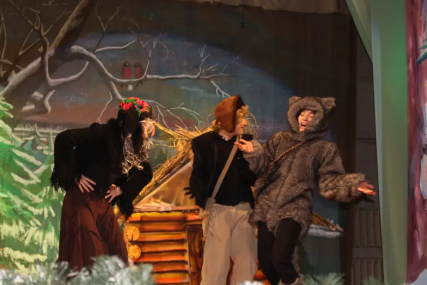 О проделках Бабы Яги и других невероятных приключения на сцене местного Дворца культуры
