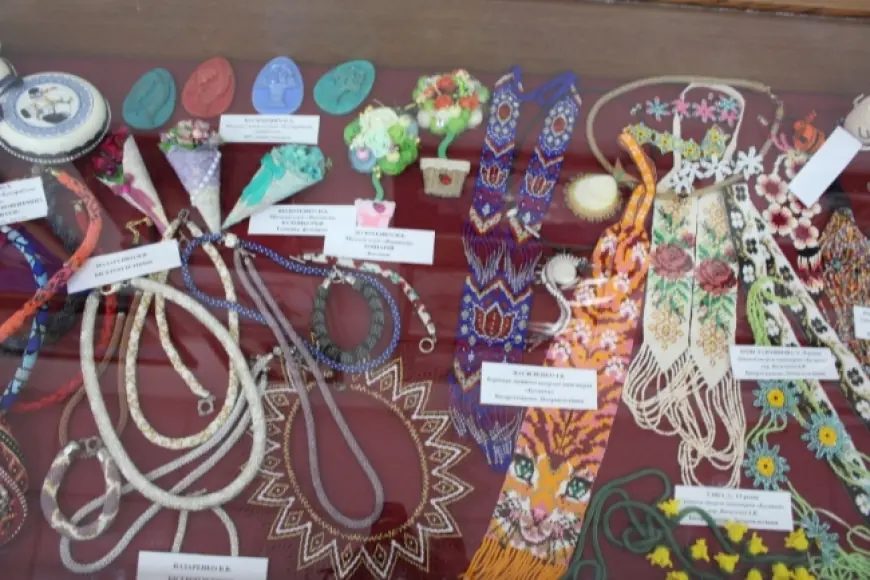 Быть женщиной и жить любя, светить и озаряться светом: волшебство таланта художниц и мастериц Придунавья на весенней выставке
