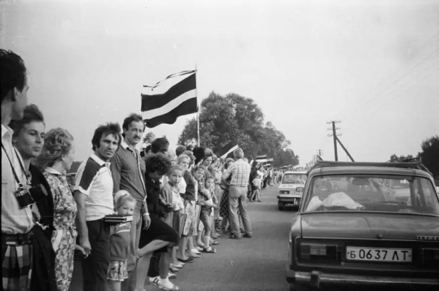 Як у 1990-му близько мільйона громадян УРСР влаштували ланцюг злуки: "Настав час відновити затерту сторінку нашої історії"