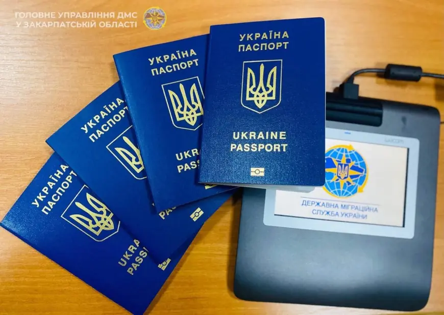 Нові правила оформлення закордонних паспортів для підлітків