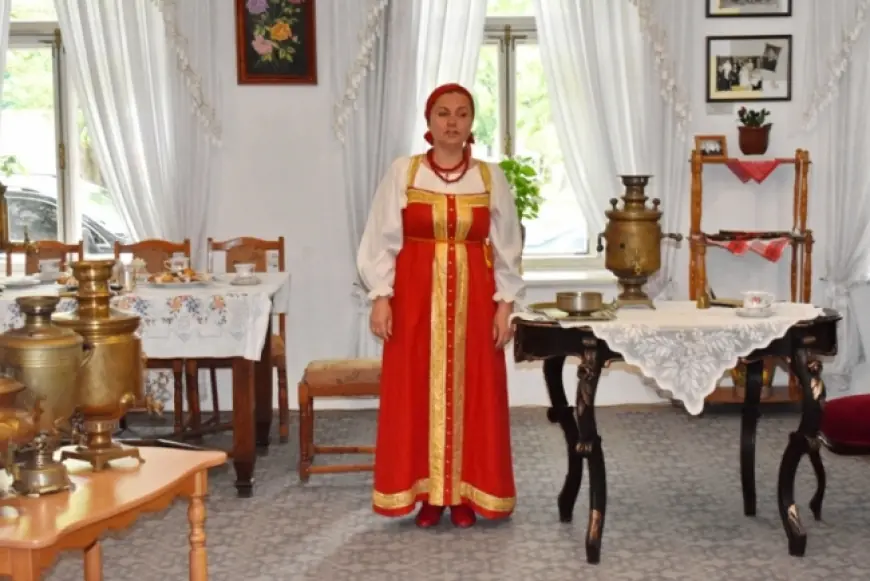 Оправдывая свою историко-культурную дислокацию