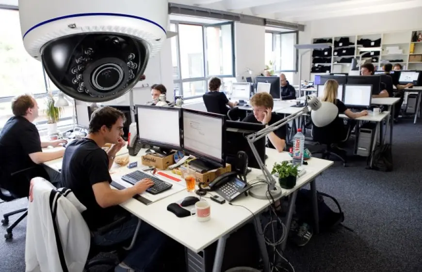 Проєкт Трудового кодексу легалізує відеоспостереження на робочому місці та моніторинг кореспонденції працівника