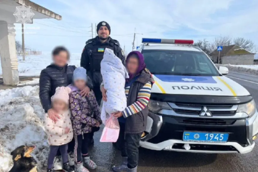 Поліцейські Ізмаїльського району виручили родину з немовлям, яка в негоду пішки добиралася до Орлівки