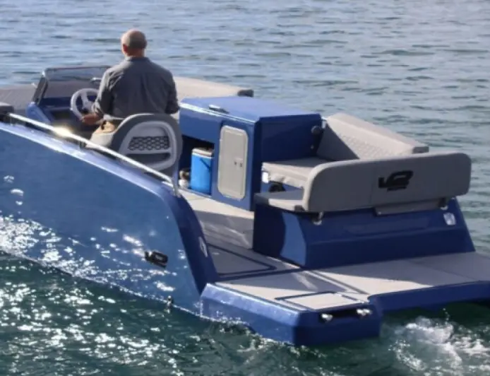 В Іспанії успішно протестували перший у світі 6-метровий катамаран, надрукований на 3D-принтері