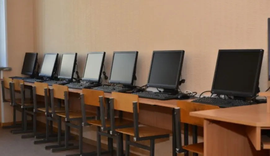 У половини українських шкіл комп’ютери, яким до 20 років – Рахункова палата знайшла прогалини в цифровізації освіти