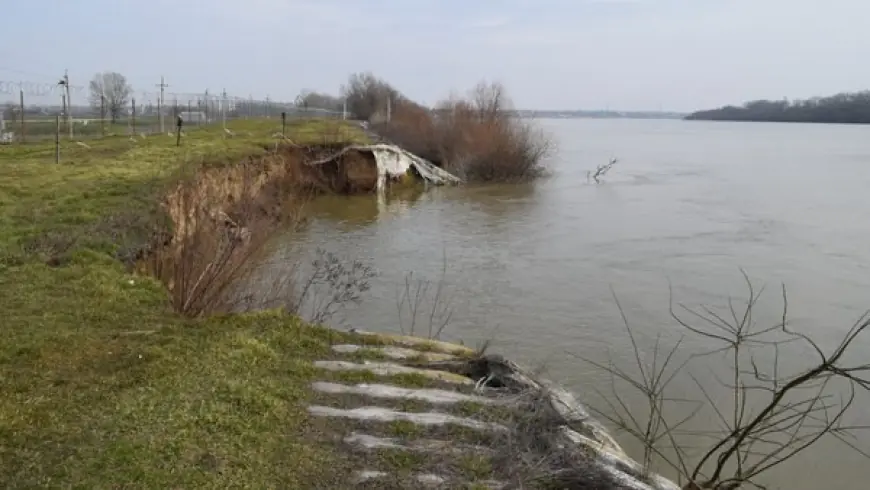 "Стан оцінюється як критичний": на Одещині руйнується захисна дамба та існує ризик прориву