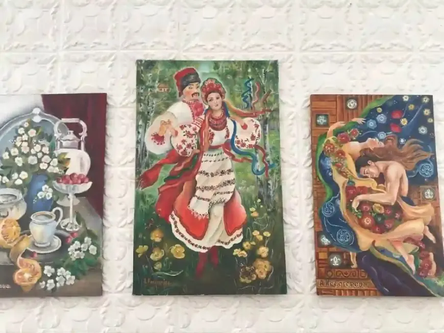 Квіти крізь вогонь: у Балті відкрився вернісаж художниці, яка чекає рідних із фронту