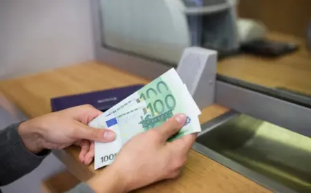 Українцям дозволили накопичувати валюту на рахунках для оплати лікування за кордоном