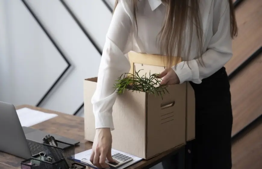 Воєнний стан не може бути підставою для прогулу: роботодавцям перепишуть правила звільнення працівників