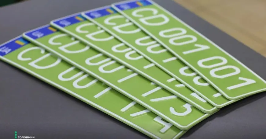 В Україні з’явилися автомобільні номери оливкового кольору: кому їх видають
