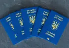 Закордонні паспорти дітей із записами про батьків за старими правилами втратили чинність