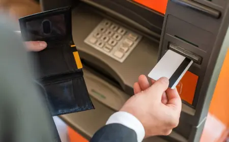 Гроші повертатимуть власникам: як українців можуть захистити від шахрайства