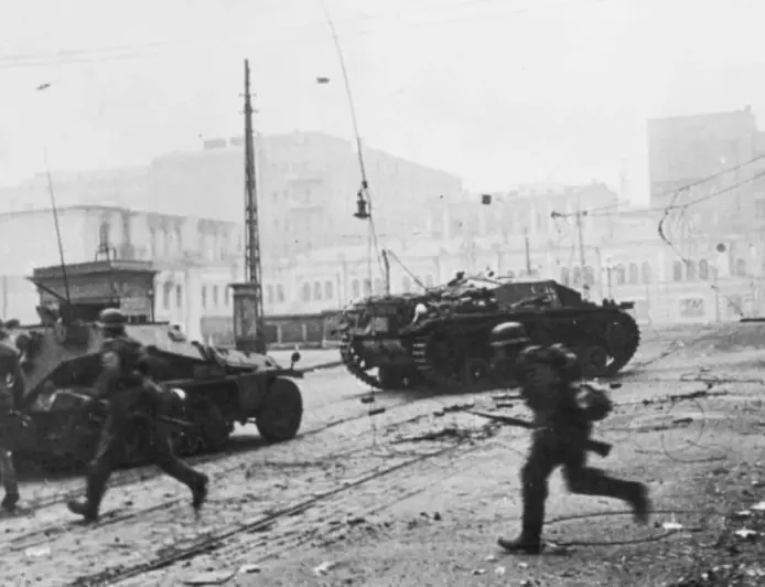 Від руїн до нових кордонів, за які зараз воюємо: як Друга світова змінила Україну