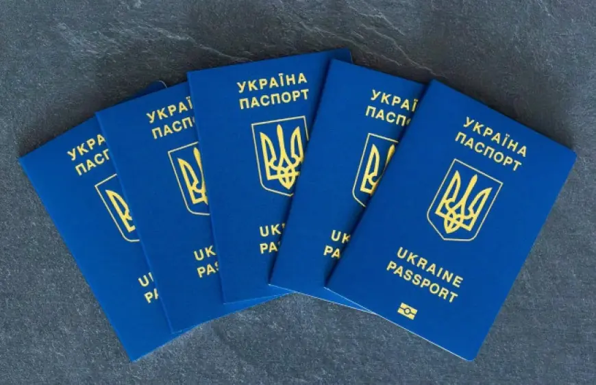 Закордонні паспорти дітей із записами про батьків за старими правилами втратили чинність