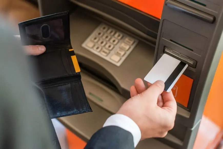 Гроші повертатимуть власникам: як українців можуть захистити від шахрайства