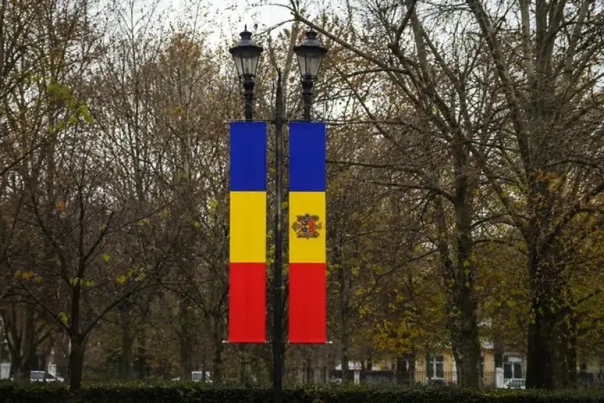 Тихо і без голосування: Румунія схвалила закон про об'єднання з Молдовою