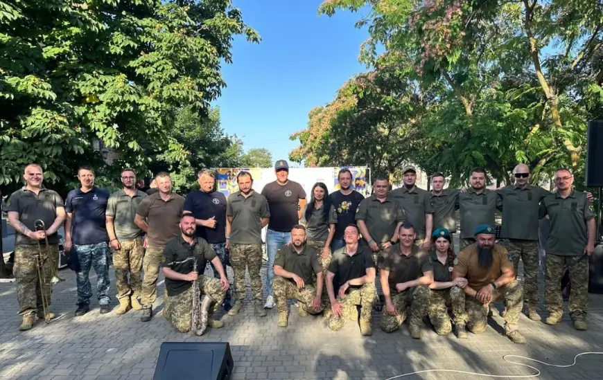 Дрони, зброя та оркестр: військові ВМС влаштували в Ізмаїлі свято до Дня Конституції