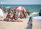 Закриті пляжі, але повні готелі: як працює Кароліно-Бугаз попри заборону купатися