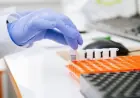 Безоплатні аналізи українцям від Synevo та CSD: чому лабораторії подали на державу до суду