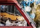 Українці масово страхують авто від ракет і дронів: скільки коштує воєнне КАСКО