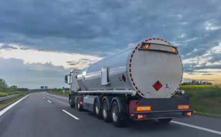 В Україні пропонують запровадити мобільні АЗС і доставку пального через застосунок