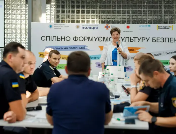 Мобільні класи безпеки розширюють географію — вже у 15 регіонах України: ЮНІСЕФ провів тренінги для 208 фахівців НПУ та ДСНС