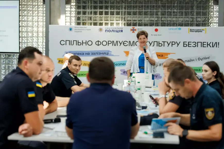 Мобільні класи безпеки розширюють географію — вже у 15 регіонах України: ЮНІСЕФ провів тренінги для 208 фахівців НПУ та ДСНС