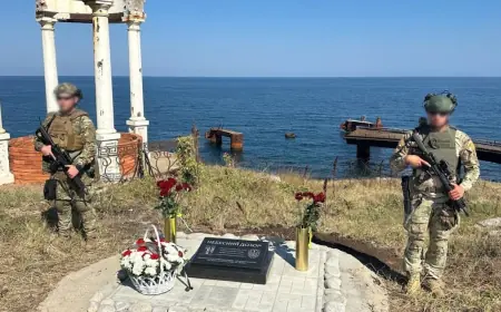 На острові Зміїний відкрили меморіальний знак "НЕБЕСНИЙ ДОЗОР"